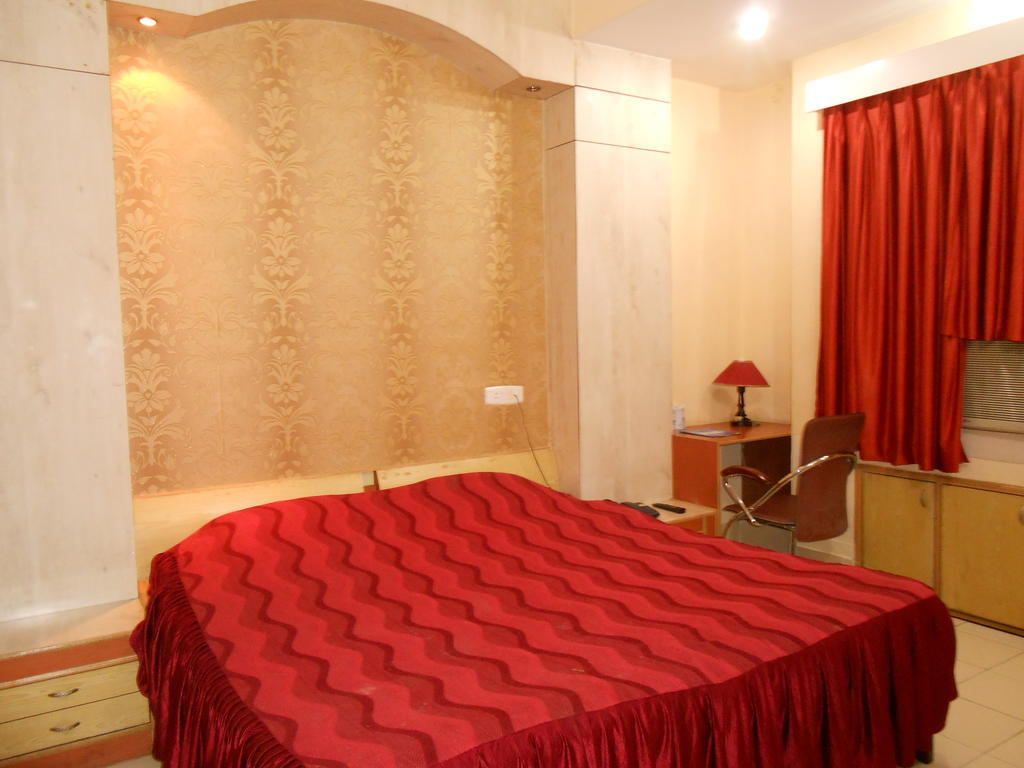 Hotel Blue Moon กูวาฮาติ ภายนอก รูปภาพ