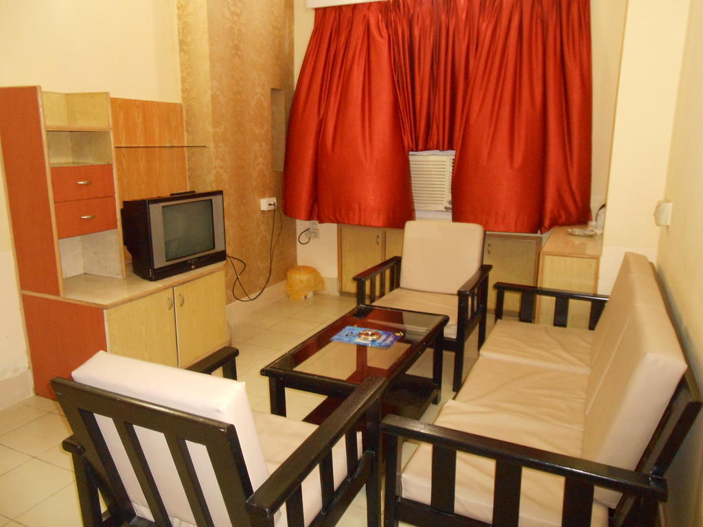 Hotel Blue Moon กูวาฮาติ ภายนอก รูปภาพ